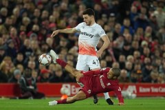 比赛争议：西蒙尼因球迷冲突被罚，裁判判罚引发体育精神讨论